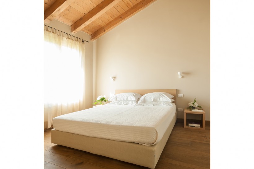 Petit Village Bogogno Rental Villas - Villa Moyenne 59-68 master bedroom