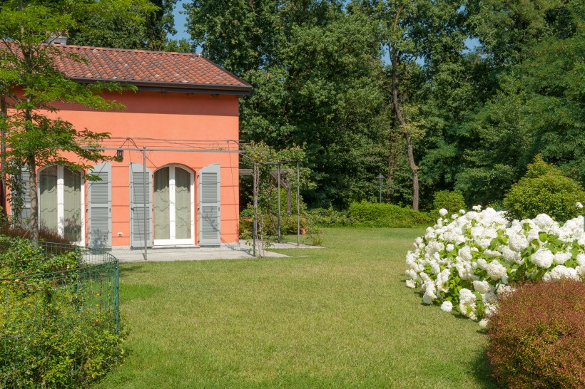 Petit Village Bogogno Rental Villas - Villa Petite 50 garden